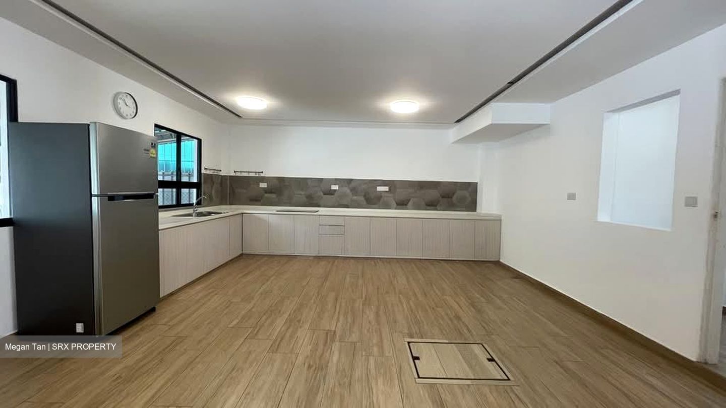 Sims Avenue East (D14), Terrace #555302231